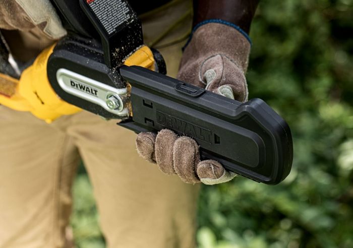 Пила ланцюгова акумуляторна DeWalt безщіткова 18В XR Li-lon 8.6м/с шина 20см 2.1кг без АКБ та ЗП