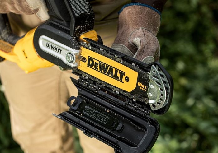 Пила ланцюгова акумуляторна DeWalt безщіткова 18В XR Li-lon 8.6м/с шина 20см 2.1кг без АКБ та ЗП