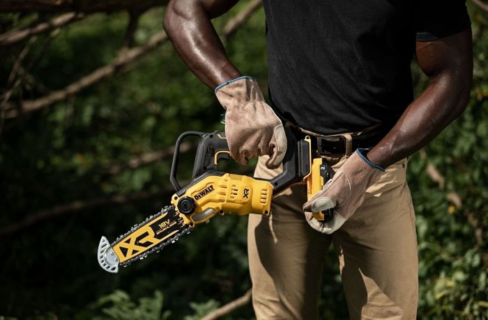 Пила ланцюгова акумуляторна DeWalt безщіткова 18В XR Li-lon 8.6м/с шина 20см 2.1кг без АКБ та ЗП