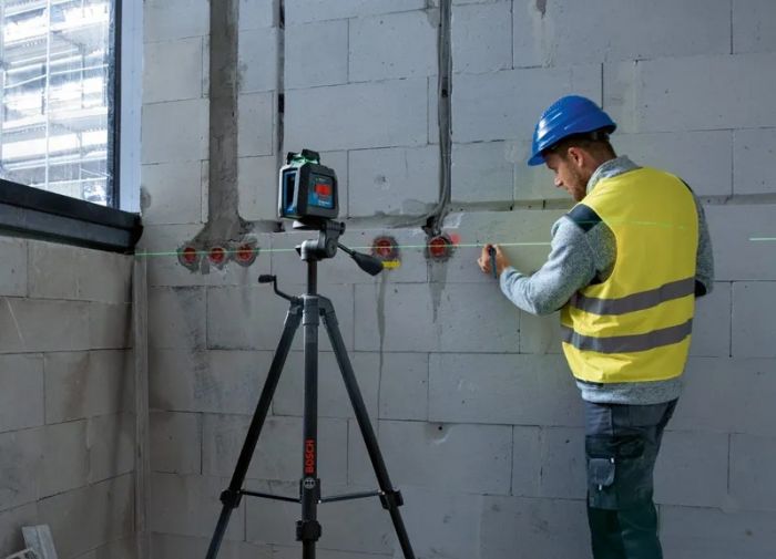 Нівелір лазерний Bosch Professional GLL2-20G + BT150 до 10м, ±0.2мм/м, 4AAx1.5В, штатив, чохол, 0.62кг