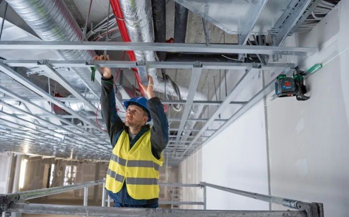 Нівелір лазерний Bosch Professional GLL2-20G + BT150 до 10м, ±0.2мм/м, 4AAx1.5В, штатив, чохол, 0.62кг