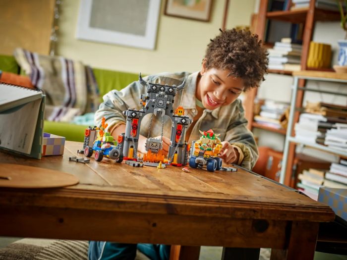 Конструктор LEGO Super Mario Mario Kart – Bowser та його замок