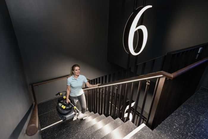 Пилосос професійний миючий Karcher Puzzi 8/1 Adv 1200Вт 270мБар контейнер 8/7л 8.6кг