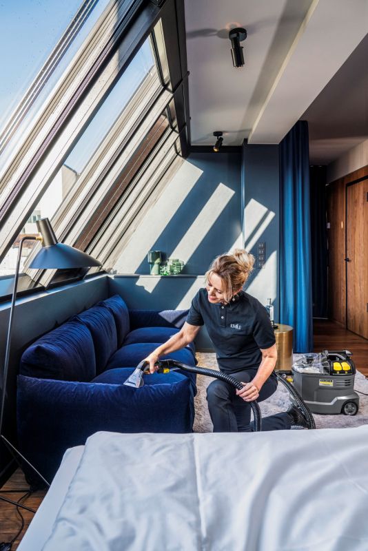 Пилосос професійний миючий Karcher Puzzi 8/1 Adv 1200Вт 270мБар контейнер 8/7л 8.6кг