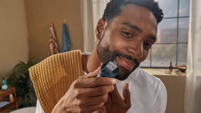 Тример Philips Series 7000, для бороди і вусів, акум., сталь, чорно-сріблястий