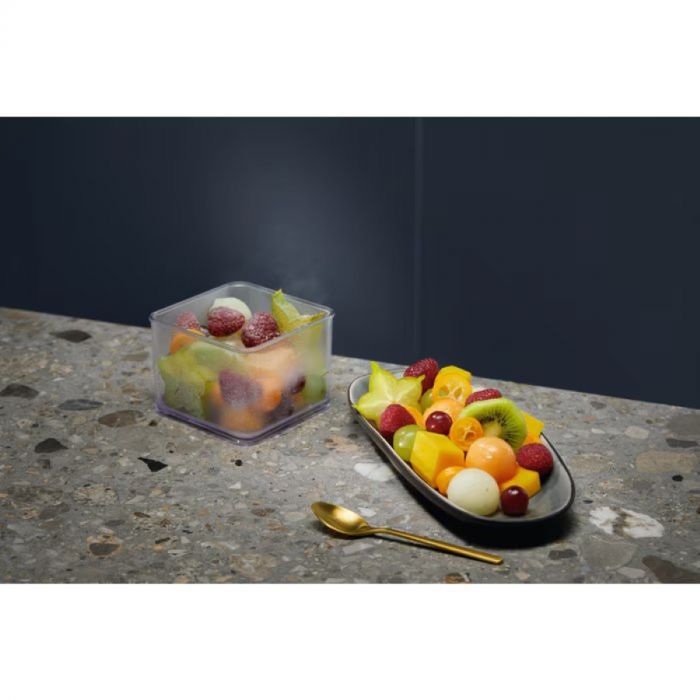 Мікрохвильова піч Electrolux вбудована, 20л, електрон. керування, 700Вт, дисплей, чорний