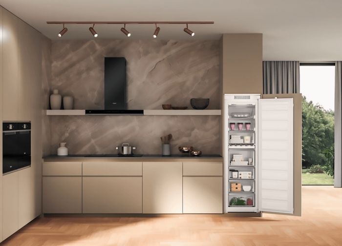 Морозильна камера Whirlpool вбудована, 177x54х54.5, 209л, А++, NF, інв., білий