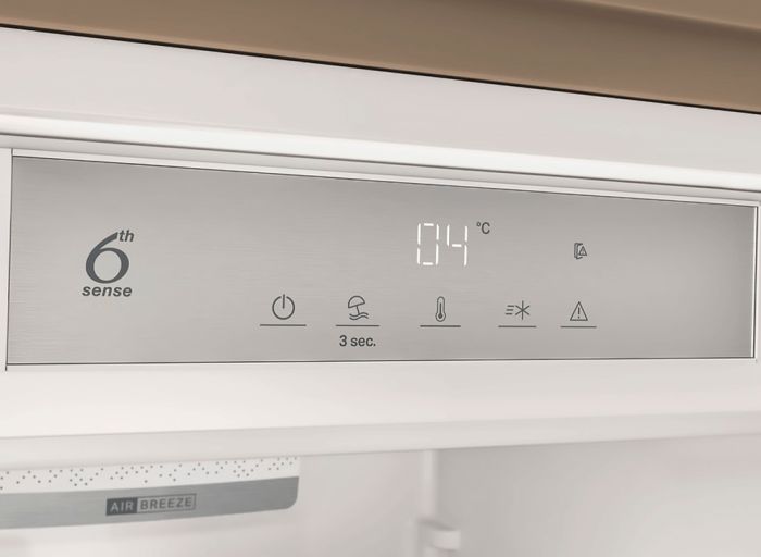 Холодильна камера Whirlpool вбудована, 177x54х54, 314л, А++, ST, інв., білий