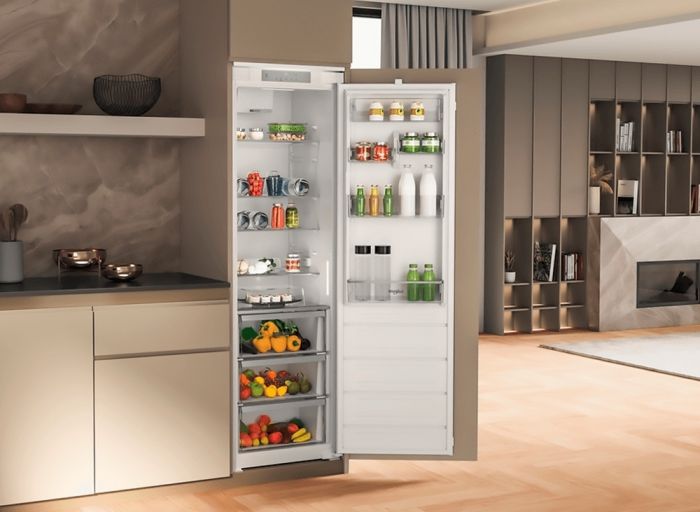 Холодильна камера Whirlpool вбудована, 177x54х54, 314л, А++, ST, інв., білий