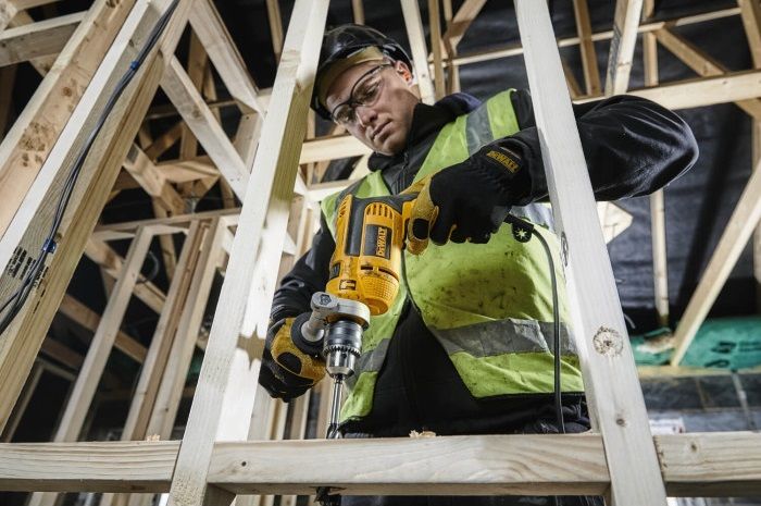 Дриль ударний DeWalt 701Вт 0-2800об/хв 5.2Нм 47600уд/хв патрон 13мм 1.6кг