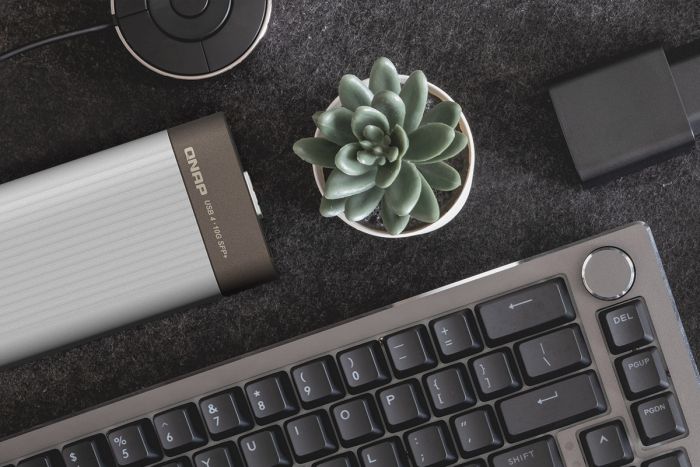 Адаптер QNAP USB 4 Thunderbolt 3/4 10GbE SFP+