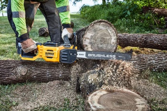 Пила ланцюгова акумуляторна DeWalt безщіткова 54В XR FLEXVOLT шина 50см OREGON 3/8 1.3мм 5.7кг без АКБ та ЗП