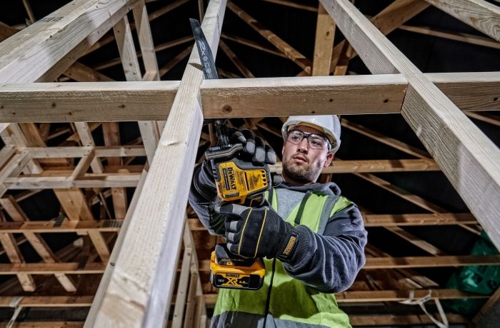 Пила шабельна акумуляторна DeWalt 18В XR Li-lon безщіткова 0-2800ход/хв 16мм кейс 1.43кг без АКБ та ЗП