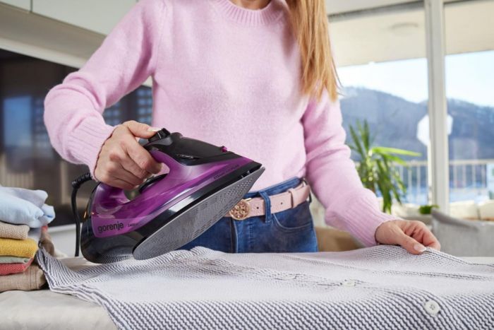 Праска Gorenje, 2400Вт, 450мл, паровий удар -40гр, постійна пара - 180гр, автовимкнення, керам. підошва, бордовий