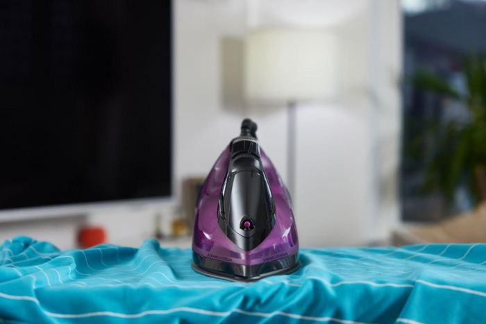 Праска Gorenje, 2400Вт, 450мл, паровий удар -40гр, постійна пара - 180гр, автовимкнення, керам. підошва, бордовий