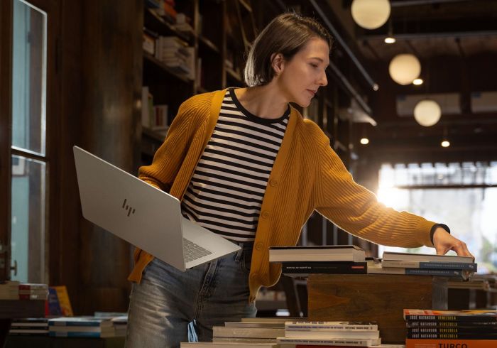 Ноутбук HP OmniBook 7 14-fr0000ua 14" 3K OLED, Intel U7-255H, 32GB, F1024GB, UMA, Win11, сріблястий