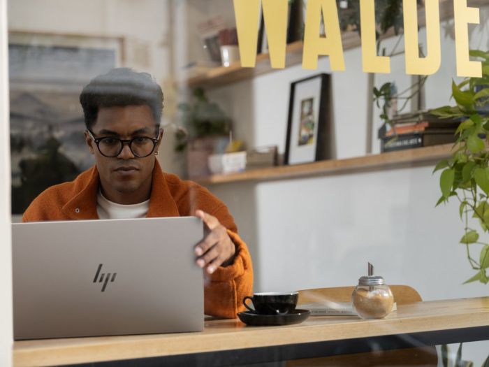 Ноутбук HP OmniBook 7 17-dc0000ua 17.3" FHD IPS Touch, Intel U7-258V, 32GB, F2048GB, NVD4050-6, Win11, сріблястий