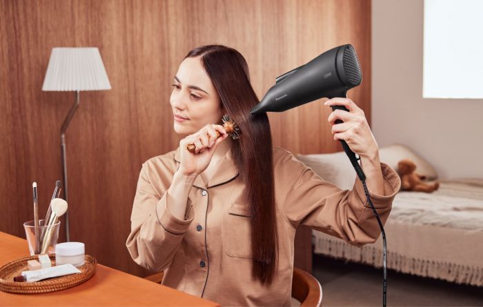 Фен Panasonic, 2500Вт, 3 режими, іонізація, хол. обдув, чорний