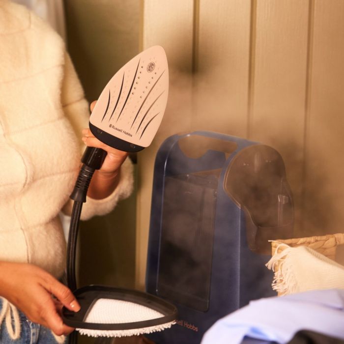 Відпарювач Russell Hobbs Genie Maestro, 1700Вт, 750мл, паровий удар -20гр, верт. відпарювання, керам. підошва, синій