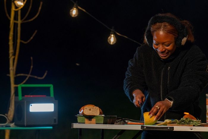 Портативна електростанція Schneider Electric OffGrid Portable Power Station 500, 500 Вт, 517 Вт/год, Wireless Charge