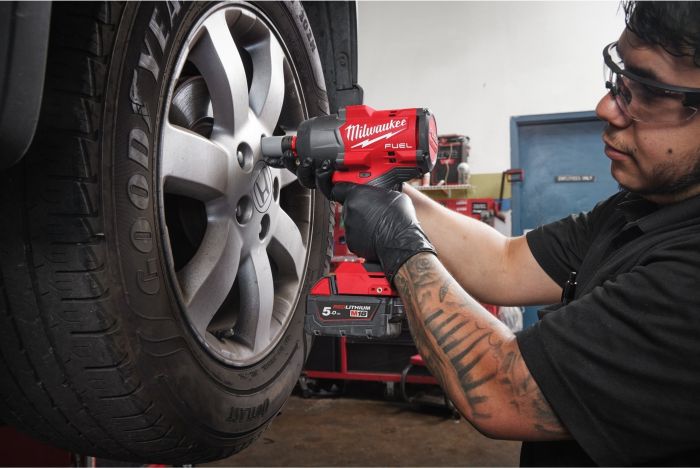 Гайковерт ударний акумуляторний Milwaukee M18 FHIW2F12-0X 18В 1491Нм 0-2000об/хв 1/2" кейс 3.4кг без АКБ та ЗП