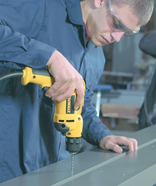 Дриль DeWalt 701Вт 10.9Нм 0-2500об/хв патрон 10мм 1.8кг