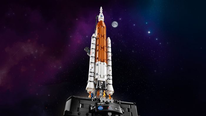Конструктор LEGO Technic Ракета із системою космічного запуску NASA Artemis
