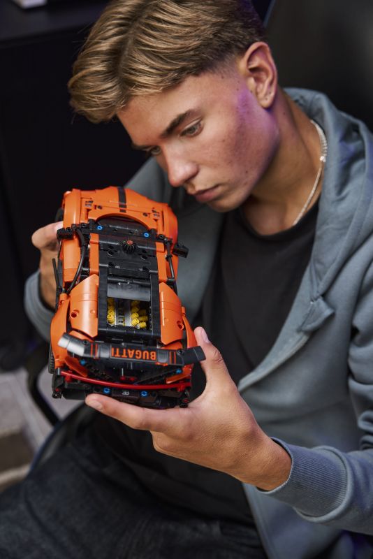 Конструктор LEGO Technic Гіперкар Bugatti Chiron Pur Sport