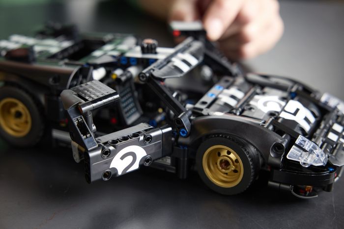 Конструктор LEGO Technic Автомобіль для перегонів Ford GT40 MKII 1966 року