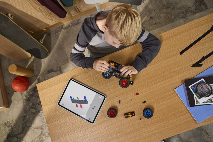 Конструктор LEGO Technic  Monster Jam™ Grave Digger™ Вогонь і лід