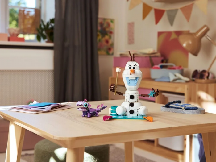 Конструктор LEGO Disney Princess Веселощі на пікніку Олафа та Бруні