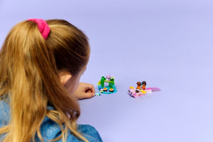 Конструктор LEGO Friends Пригодницький човен «Аксолотль»