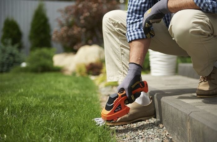 Ножиці для трави акумуляторні SEQUOIA SBC7213 7.2В + насадка кущоріз 12см крок різу 8мм 1x1.3А·год ЗП 0.7кг