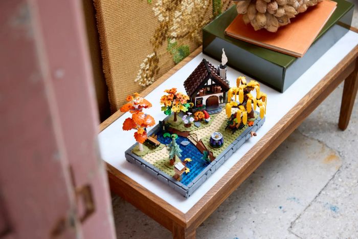 Конструктор LEGO Icons Осінній котеджний сад