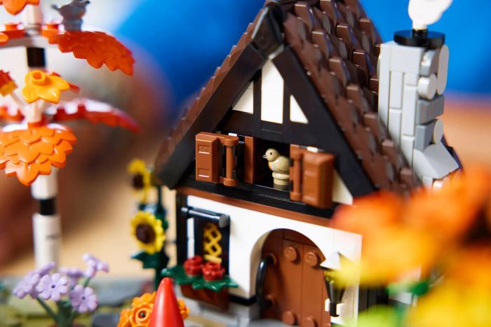 Конструктор LEGO Icons Осінній котеджний сад