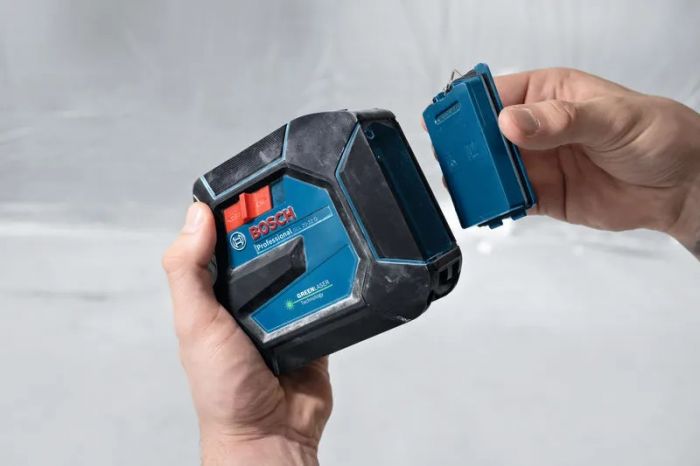 Нівелір лазерний Bosch Professional GLL 20-22 G 3.7В/4АА до 20м ±0.3мм/м зелений промінь чохол IP 65 0.59кг