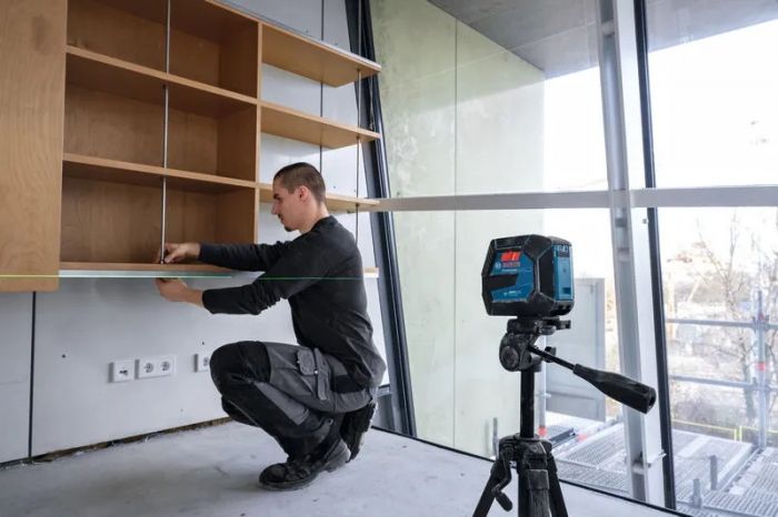Нівелір лазерний Bosch Professional GLL 20-22 G 3.7В/4АА до 20м ±0.3мм/м зелений промінь чохол IP 65 0.59кг