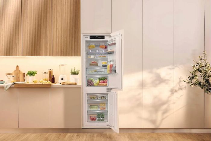 Холодильник Gorenje вбудований з нижн. мороз., 177x69x55см, 2 двері,252(76)л, А+, NF+, Зона св-ті, Диспл, Wi-Fi, Біли