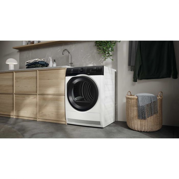 Сушильна машина Electrolux тепловий насос, 8кг, D, 64см, дисплей, білий
