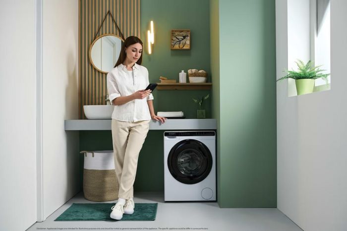 Пральна машина Candy фронтальна, 5кг, 1200, A, 42см, дисплей, інвертор, люк чорний, висота 70см, білий