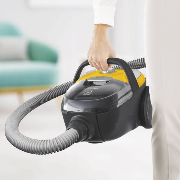Пилосос Electrolux контейнерний, 600Вт, конт пил -0.92л, 3 насадки, жовтий