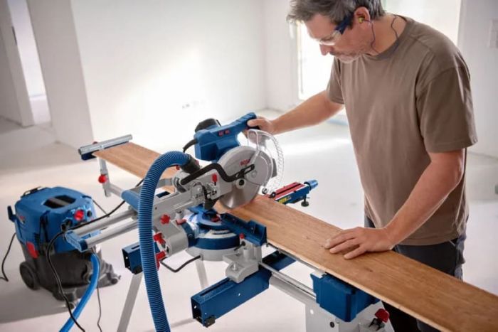 Пила торцювальна Bosch Professional GCM 305-216 D 1200Вт 5200об/хв диск 216мм 16.8кг
