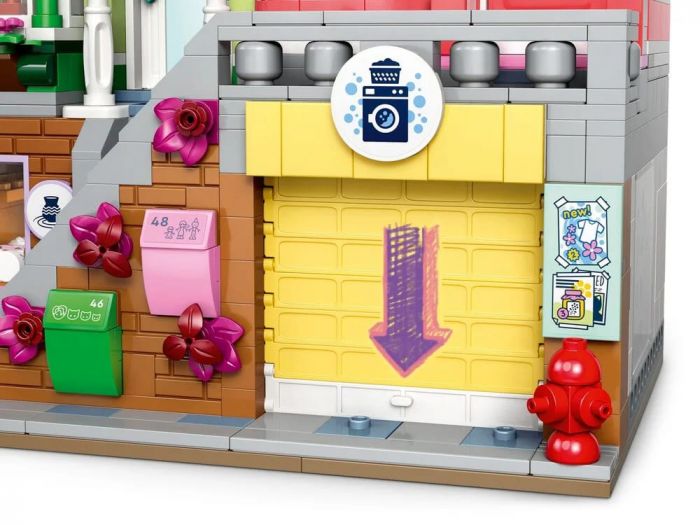 Конструктор LEGO Friends Хартлейк-Сіті. Квартири і крамниці
