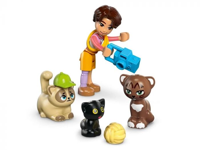 Конструктор LEGO Friends Хартлейк-Сіті. Квартири і крамниці