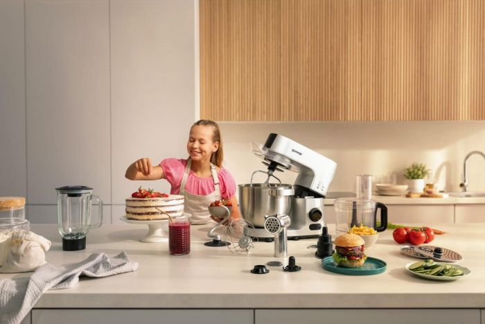 Кухонна машина Gorenje 1500Вт, дисплей, чаша-метал, корпус-метал+пластік, насадок-7, сріблястий