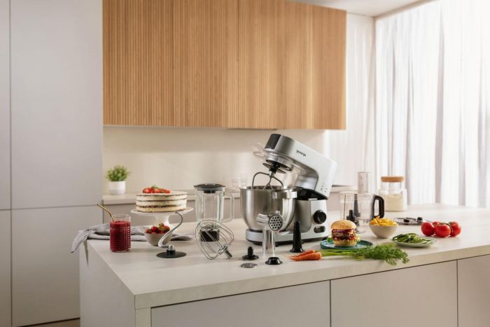 Кухонна машина Gorenje 1500Вт, дисплей, чаша-метал, корпус-метал+пластік, насадок-7, сріблястий