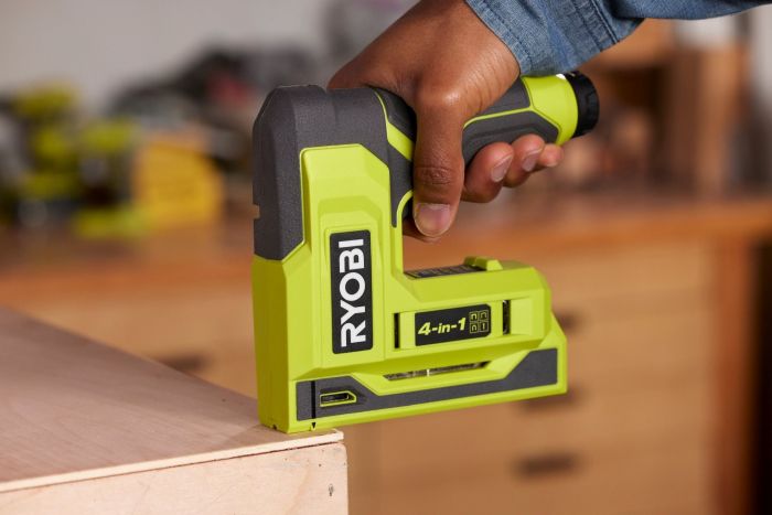 Цвяхозабивач акумуляторний Ryobi USB Lithium RST4-0 4В цвяхи до 15мм 0.8кг без АКБ та ЗП