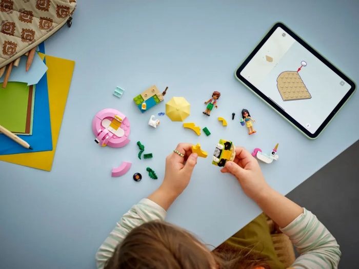 Конструктор LEGO Friends Вечірка єдинорога та фламінго біля басейну