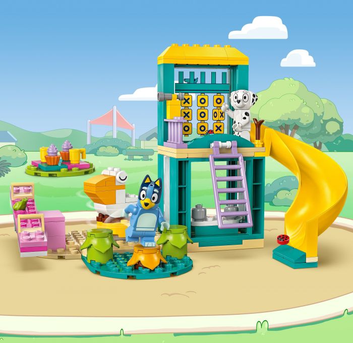 Конструктор LEGO Bluey Веселощі з Блуї та Хлоєю на ігровому майданчику