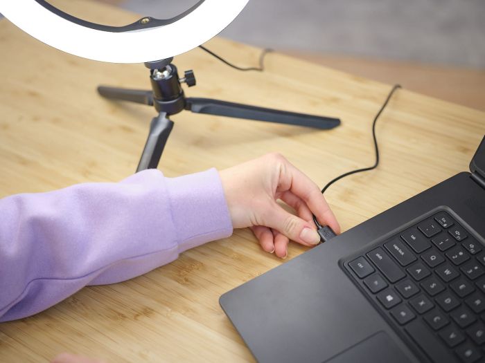 Комплект для стримінгу Trust Maku+ 2-in-1 Streaming Kit, зелений фон та кільцева лампа